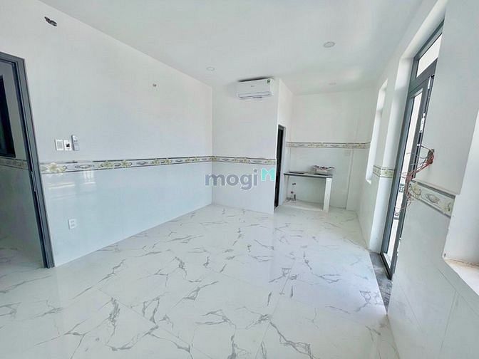 Hình ảnh Phòng ban công full nội thất giá siêu hấp dẫn gần Quang Trung