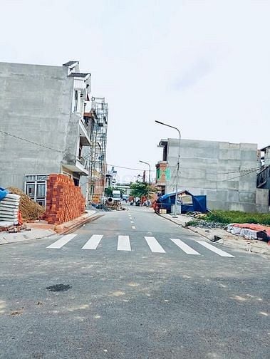 Hình ảnh Nền đất 50m2 đường xe hơi 10m giá 2.750 tỷ, sổ hồng riêng, xây tự do.