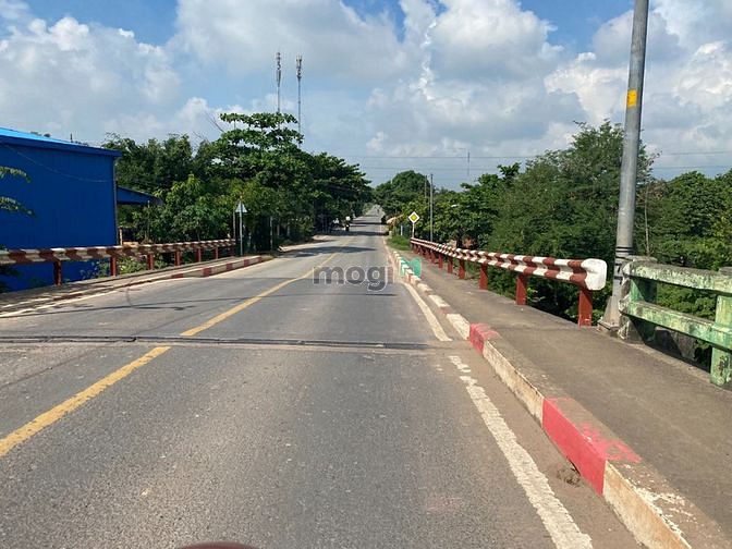 Hình ảnh Gia đình cần bán lô đất 100m2 full thổ 850tr, sổ hồng riêng.