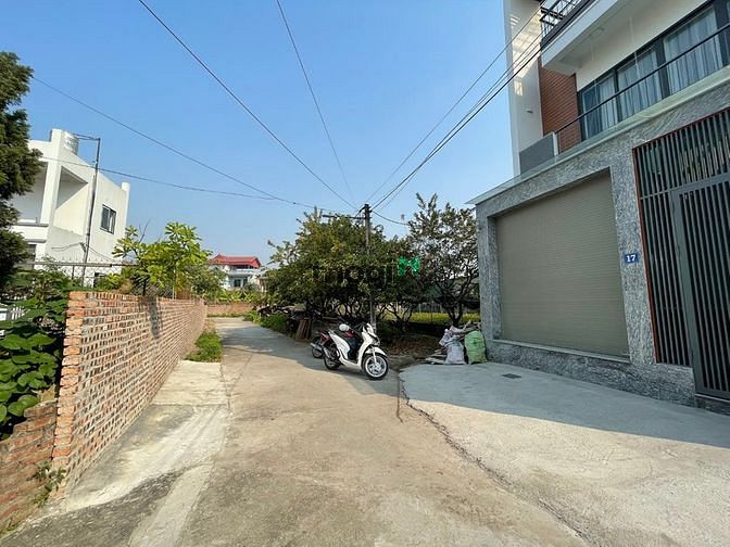 Hình ảnh Ô TÔ - gàn trường , chợ - TRUNG TÂM.