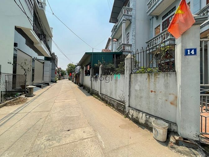 Hình ảnh Ô TÔ - gàn trường , chợ - TRUNG TÂM.