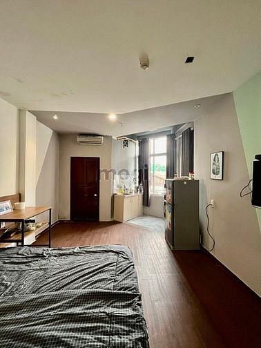 Hình ảnh CHDV studio full nội thất có cửa sổ lớn thoáng mát