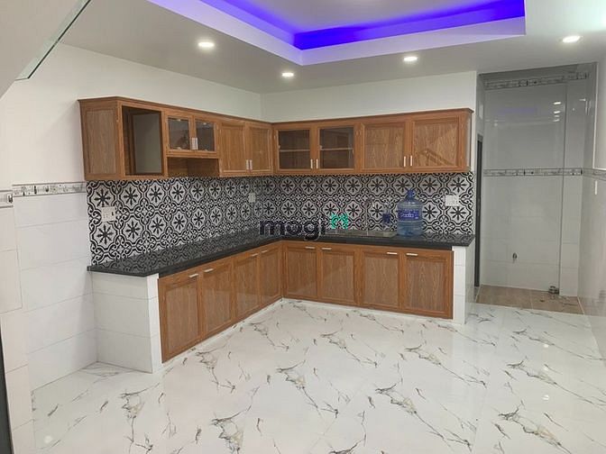 Hình ảnh Nhà 4x18, Lê Văn Quới, BTĐ A, 1 lửng ,2 lầu, 4 phòng ngủ, 5 wc