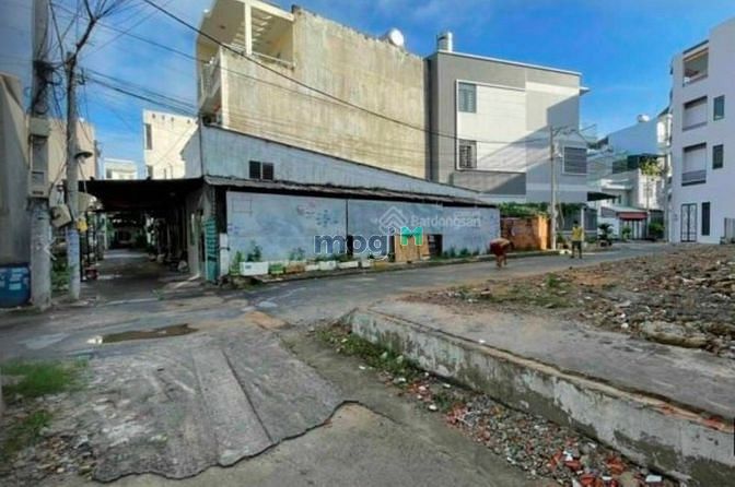 Hình ảnh Cần bán gấp 80m2 đất thổ, giá 2,3 tỷ sổ riêng. Đường Hoàng Sa, Q3,