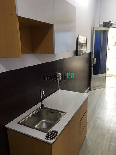Hình ảnh còn một phòng duy nhất có ban công và cửa sổ đón nắng !!