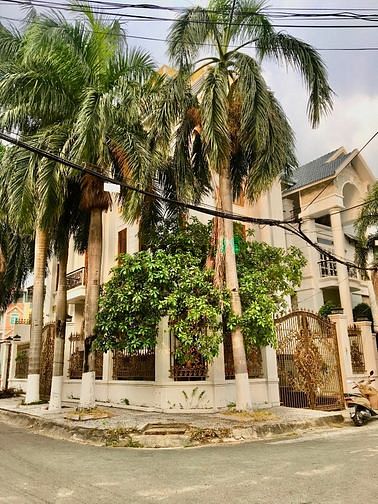 Hình ảnh Biệt thự góc 2MT 10x20, 35tỷ, có hầm. Bình Tân