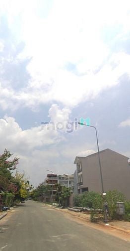 Hình ảnh Tôi cần bán lô đất KDC Ấp 5 Phong Phú,Bình Chánh. DT 80m2 TC / 1 ,8 tỷ