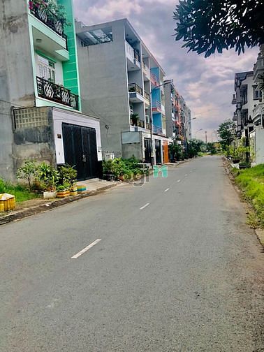 Hình ảnh Sang gấp 2 nền liền kề MT mã lò ( 8m x 13.5m = 108m2 ) giá 2.2 tỷ/nền.