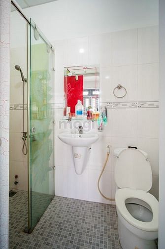 Hình ảnh Nhà 4x14, 2 lầu, 1 sân thượng, Đường Lê Văn Quới