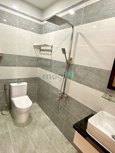 Hình ảnh Nhà 1 trệt 2 lầu, có sân thượng
