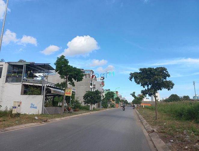 Hình ảnh Bán đất nền thổ cư Bình Chánh sổ riêng dân cư hiện hữu xây dựng tự do