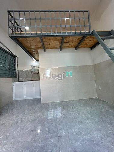 Hình ảnh Phòng Bình Giã gác cao, cửa sổ ngoài trời