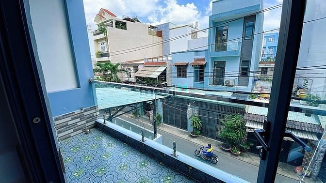 Hình ảnh Cho Thuê Phòng Ban Công Mới Trống Gần Lê Trọng Tấn