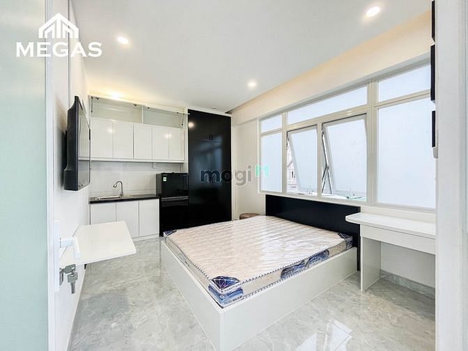 Hình ảnh CHDV Full Nội thất xịn - cửa sổ, Bancol thoáng mát ngay Q2