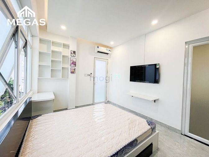Hình ảnh CHDV Full Nội thất xịn - cửa sổ, Bancol thoáng mát ngay Q2