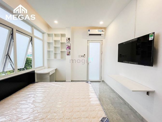 Hình ảnh CHDV Full Nội thất xịn - cửa sổ, Bancol thoáng mát ngay Q2