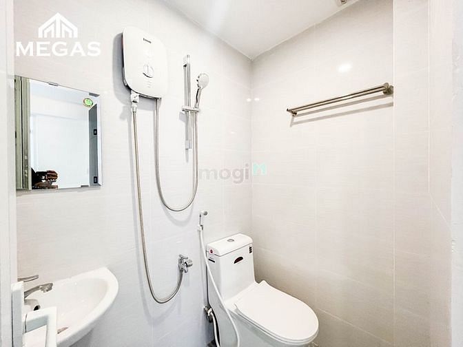Hình ảnh CHDV Full Nội thất xịn - cửa sổ, Bancol thoáng mát ngay Q2