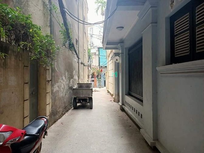 Hình ảnh Chi 4 ty so huu ngay nha 4 tang Pho Lenh Cu