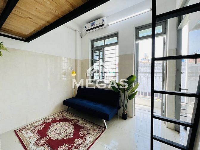 Hình ảnh Phòng full nội thất cho thuê Ngay Etown Cộng Hòa Ban công thoáng mát
