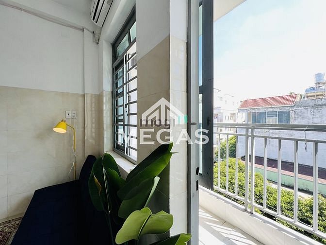 Hình ảnh Phòng full nội thất cho thuê Ngay Etown Cộng Hòa Ban công thoáng mát