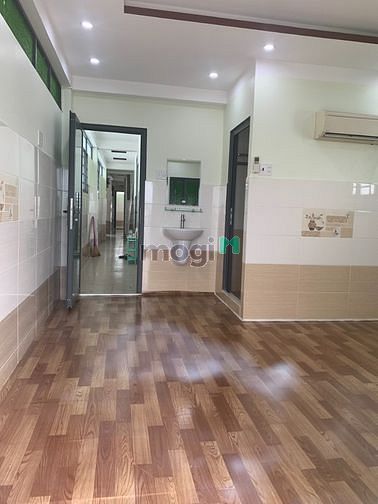 Hình ảnh Phòng cao cấp ngay khu tên lửa,30m2, có thang máy, ban công, mới 99%