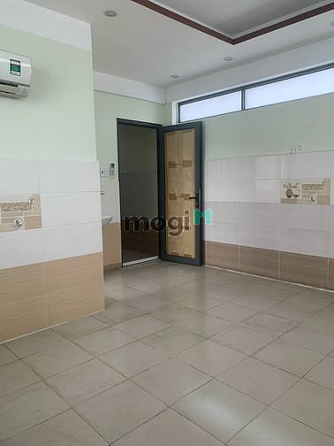 Hình ảnh Phòng cao cấp ngay khu tên lửa,30m2, có thang máy, ban công, mới 99%