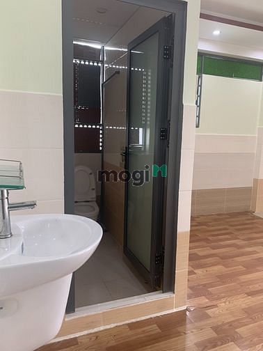Hình ảnh Phòng cao cấp ngay khu tên lửa,30m2, có thang máy, ban công, mới 99%