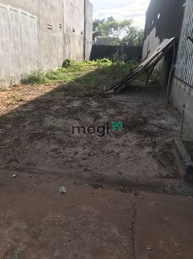 Hình ảnh tôi chính chủ cần bán lô đất sát QL13 dân đông DT 300m2 15x20m