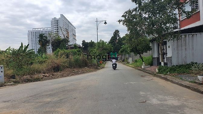 Hình ảnh Kẹt tiền bán lại lô đất 130m2 ngay trung tâm thủ TP. Thủ Đức