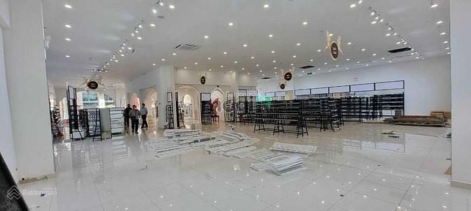 Hình ảnh Cho thuê nhà MT Pasteur Quận 1 - 20x40m dtsd 1100m2 trệt 1 lầu