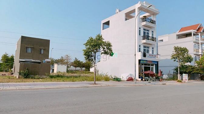 Hình ảnh Bán Lại Nền Đất 6m x 19m - Gần Siêu Thị AEON MALL Tên Lửa