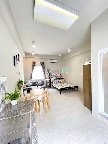 Hình ảnh Studio BAN CÔNG giáp đường Quốc Hương Thảo Điền