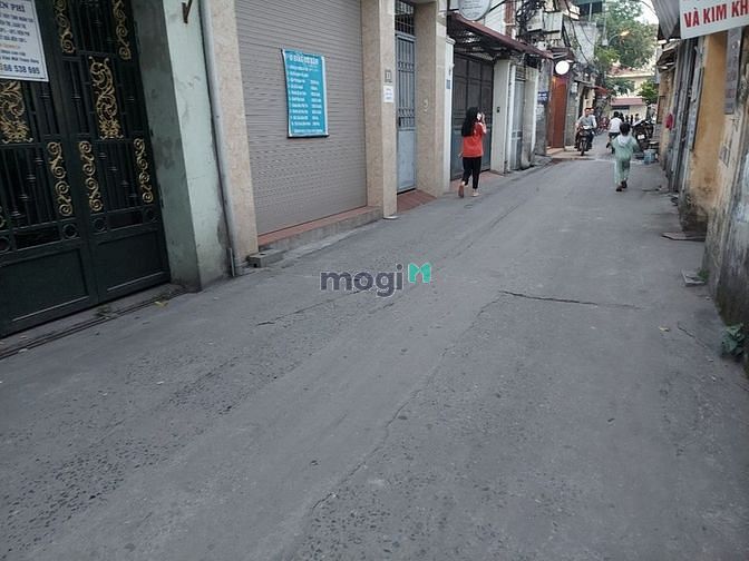 Hình ảnh Gia đình cần bán mảnh đất 70m2 phố Gia Thuỵ ngõ 2,5m chỉ có hơn 4 tỷ