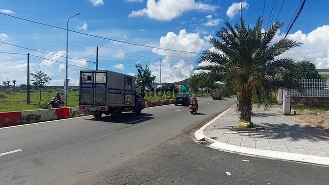 Hình ảnh bán mặt bằng kinh doanh ngay cổng chào LONG HẢI