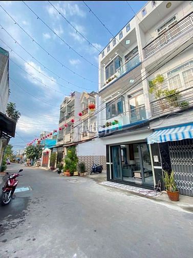 Hình ảnh Cần sang lại căn nhà đường Cửu Long quận 10