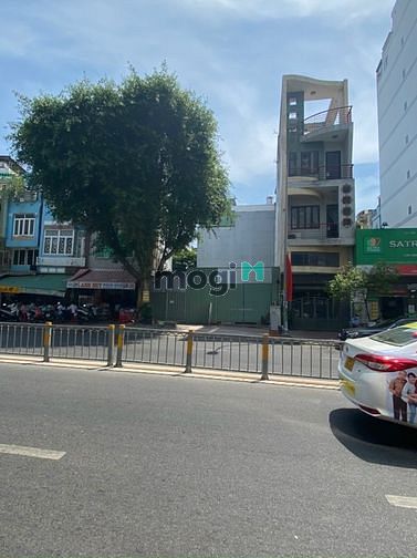 Hình ảnh Bán lô đất mt đường thích quãng đức,phú nhuận.Ngay coop mart