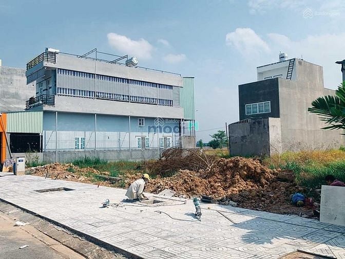 Hình ảnh Cần bán gấp lô 8x20m mặt tiền đường Tỉnh Lộ 10 xây dựng tự do giá tốt