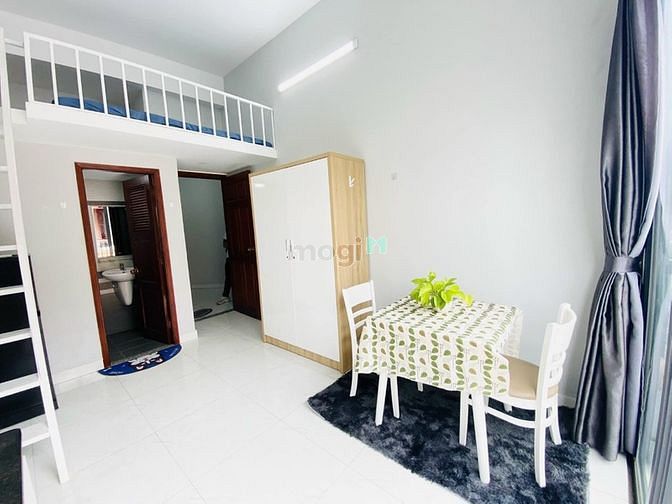 Hình ảnh Full nội thất, có ban công tại khu Sân Bay