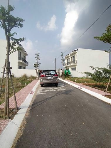 Hình ảnh Nhà phố đất nên giá rẻ nằm ngay mặt tiền đường
