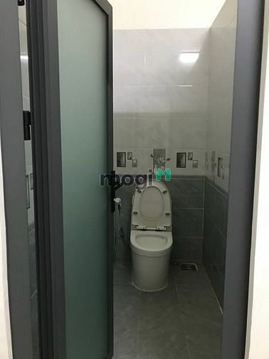 Hình ảnh Bán nhà mặt tiền đường 2 chiều, quận 5