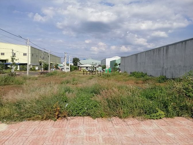 Hình ảnh Bán gấp lô đất full thổ mặt tiền Đồng Phú Bình Phước