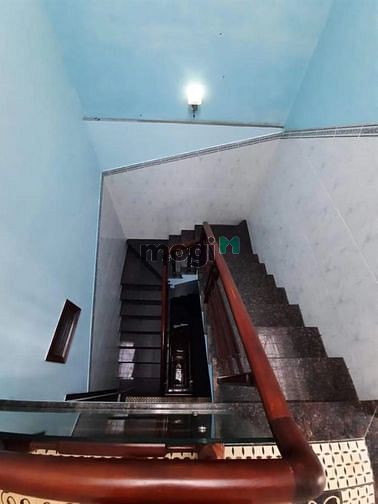Hình ảnh Hẻm xe hơi ngày trung tâm quận 5