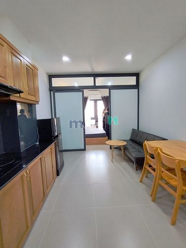 Hình ảnh Bóc tem Siêu Phẩm Bancony 1PN Full nội thất Châu Âu- Đối diện ETOWN CH