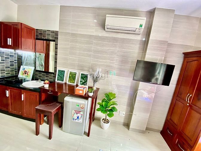 Hình ảnh CHDV Full nội thất - Cửa số thoáng mát ngay Đoàn Thị Điểm