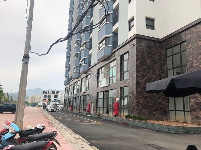 Hình ảnh Shophouse chân đế chung cư quảng trường thành phố Hoà Bình