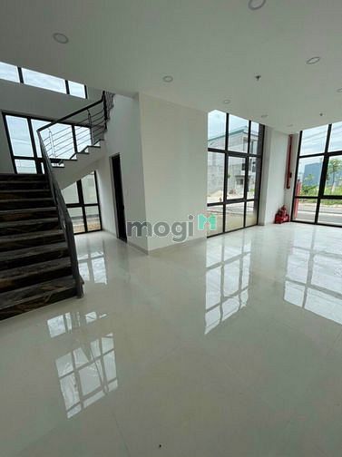 Hình ảnh Shophouse chân đế chung cư quảng trường thành phố Hoà Bình