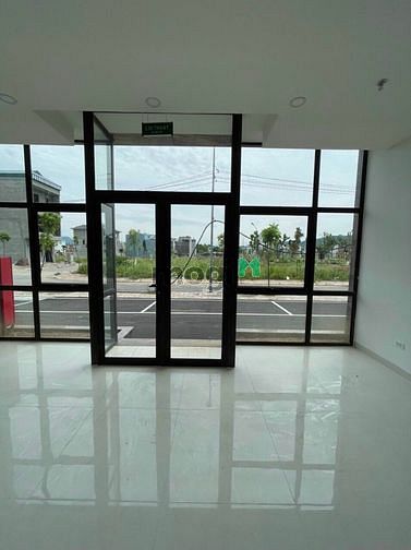 Hình ảnh Shophouse chân đế chung cư quảng trường thành phố Hoà Bình