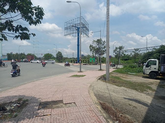Hình ảnh Bán gấp lô đất hẽm 16m,28x47m,Chỉ 24tr/m2,gần vòng xoay,Phú Hữu Q.9