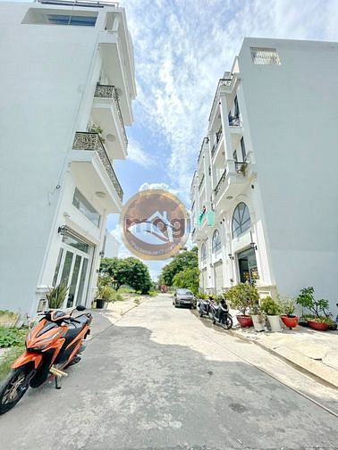 Hình ảnh Bán 3 Lô Đất Liền Kề Đường Nhựa 8M ,Hoàng Quốc Việt ,Q7