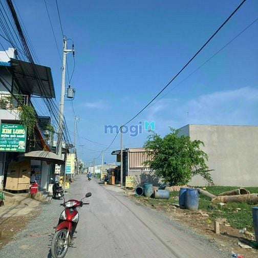 Hình ảnh Bán đất giá rẻ, 2 lô liền kề 2 SHR. 350m2 sát KCN Tân Đức.